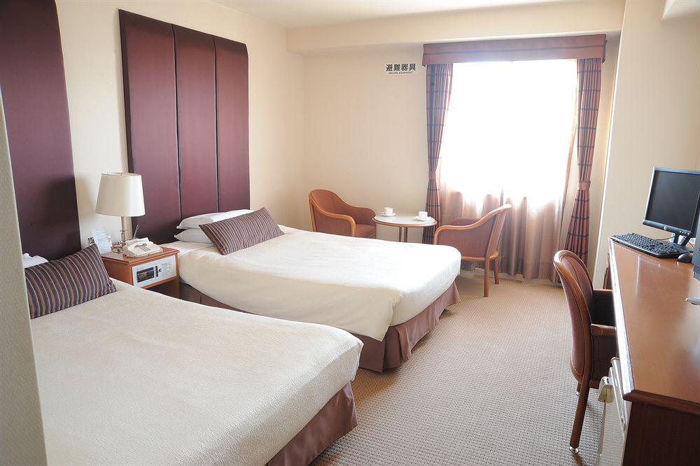 Hotel Yokohama Garden Экстерьер фото